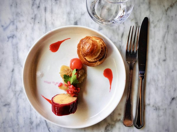 Où découvrir les traditions culinaires du Maroc : marchés et ateliers de cuisine recommandés ?